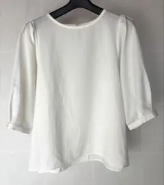 グラシア　ホワイト 五分袖 ブラウス バックボタン付き