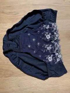 【新品・未使用】ネイビー刺繍ハイウエストショーツ