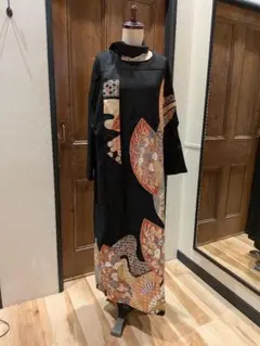フリーサイズ 黒留袖からの着物リメイクワンピースです 着丈106cm 