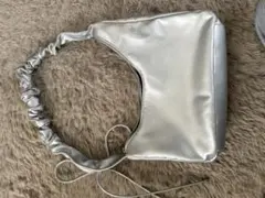 シルバー フリル付きショルダーバッグ