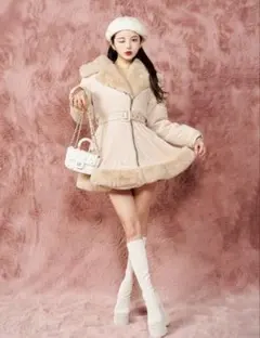 ダーリッチ ベージュ ファーボリュームフレアコート ウエストベルト付き