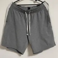 Gap ハーフパンツ グレー　ホワイト　サイドライン　ショートパンツ　ギャップのサムネイル