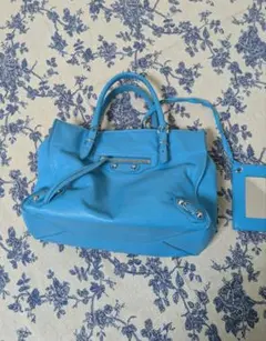 入手困難カラー BALENCIAGA ペーパーバッグ　ターコイズブルーのサムネイル
