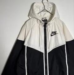 NIKEナイキ プリントロゴ　切り替えデザイン　ナイロンジャケット