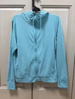UNIQLO ライトブルー ジップアップパーカーのサムネイル