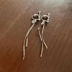 イヤリング アクセサリー レディース シンプル 揺れるデザイン シルバー