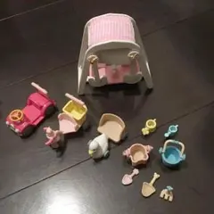 シルバニアファミリーの 「森の幼稚園   赤ちゃんたちのなかよし家具セット」
