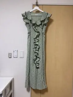 最終値下げ！【リリーブラウン】カットフリルワンピース