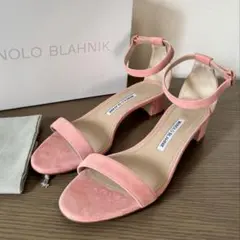 マノロブラニクCHAFLAHIストラップスウェードレザーフラットサンダルブラック マノロブラニクCHAFLAHIストラップスウェードレザーフラット