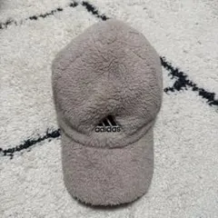 adidas キャップ ベージュ