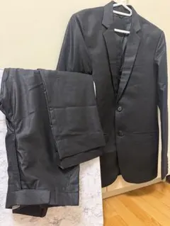 黒のビジネススーツ 2つボタンジャケット