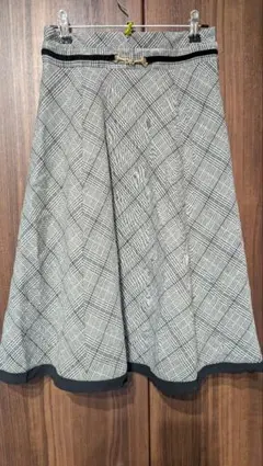 新品未使用フレアスカート 白黒チェック柄 ゴールド留め具　グレンチェック