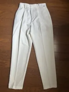 GU　ホワイト　ストレッチ　テーパードパンツ