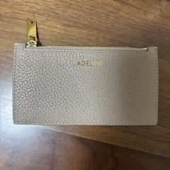 【美品】LADELlNE 薄型財布 フラットウォレット ベージュ