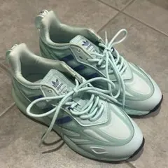 アディダス　スニーカー