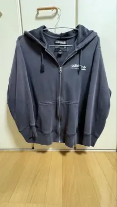 黒ジップパーカー