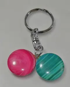 赤と緑のマーブル模様　のキーホルダー