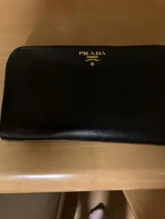 PRADA ブラックレザー 長財布
