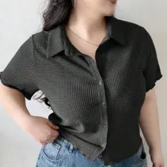 SHEIN　半袖フィットTシャツ