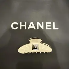 CHANEL ヘアクリップ　ノベルティのサムネイル