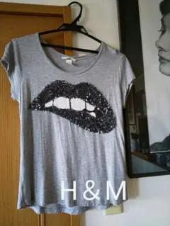 H＆M スパンコールデザインTシャツ