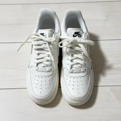 ナイキ ウィメンズ エアフォース1 ’07 エッセンシャル 23.5-24cm