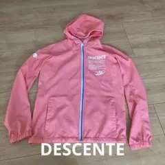 １３１　　DESCENTE ピンク フード付きジャケットのサムネイル