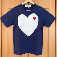 【プレイコムデギャルソン】 半袖Tシャツ ネイビー M（ユニセックスサイズ）