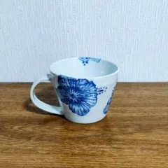 手書き青い花柄 陶器製マグカップ