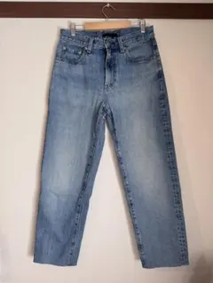 ユニクロ　テーパードデニムパンツ