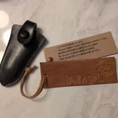 Mirasol ブラウンレザーチャーム、黒牛革の印鑑入れ