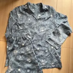 サテンパジャマ