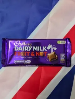 Cadbury Dairy Milk Fruit & Nut 180gのサムネイル