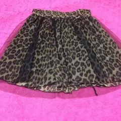 ヒョウ柄のスカート