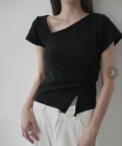 UNE MANSION アンバランススリットネックサイドシャーリングTシャツのサムネイル
