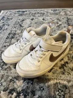 Nike ホワイト/ゴールド スニーカー