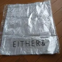 EITHER& イーザーアンド　シルバーロゴバッグ　ノベルティ