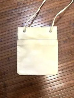 アイボリー 斜めがけバッグ