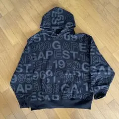 GAP EST. 1969 ブラックパーカーとスウェットパンツセット