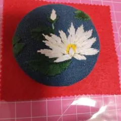 ハンドメイド刺繍ブローチ