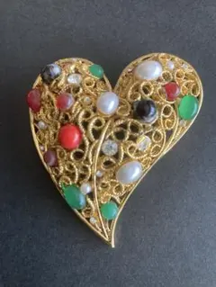 ブローチ　ハート型　キラキラ アンティーク調　ヴィンテージ