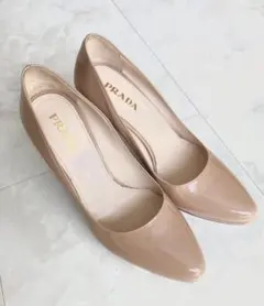 PRADA エナメルパンプス