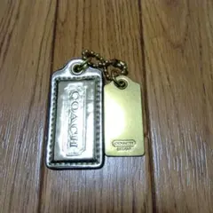 超激安　美品　送料込み　　COACH　タグチャーム　キーホルダー