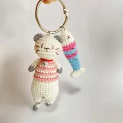 No.209あみぐるみ 、ハンドメイド、ねこちゃん、キーホルダー 魚付き