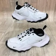 NIKE : WMNS TC 7900 ローカットスニーカー★25.5★白×黒