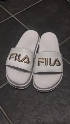 FILA シャワーサンダル ホワイト ゴールドロゴのサムネイル