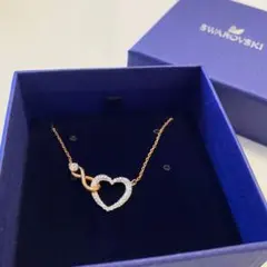 スワロフスキー　インフィニティハートネックレス