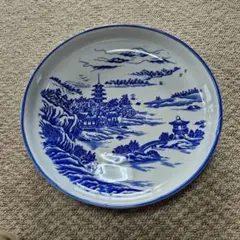 青白い風景画の円形大皿