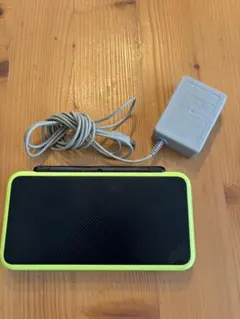 [訳あり]ニンテンドー2DS LL 本体 黒/黄 充電器付き