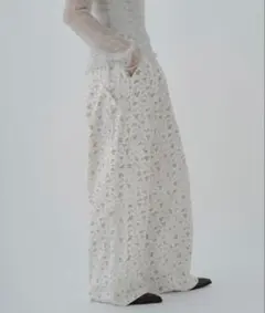 【FEKETE】 小花柄ワイドカーゴパンツ